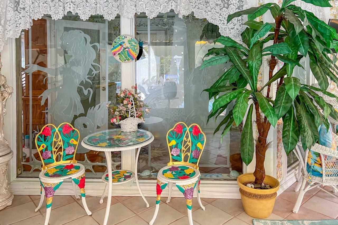 Pams Mermaid House With Riverfront Yard And Lanai! Daire Weeki Wachee Dış mekan fotoğraf