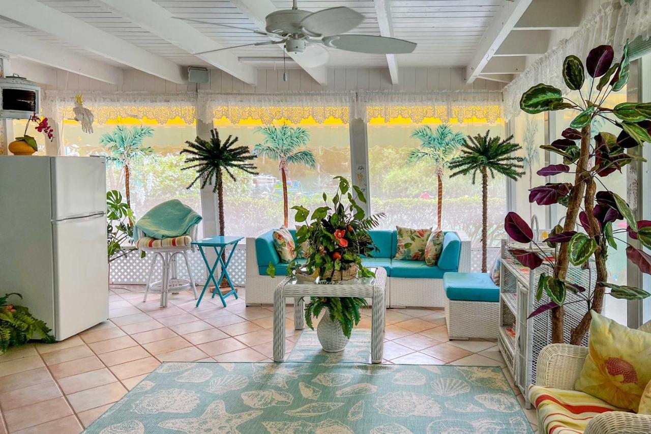 Pams Mermaid House With Riverfront Yard And Lanai! Daire Weeki Wachee Dış mekan fotoğraf