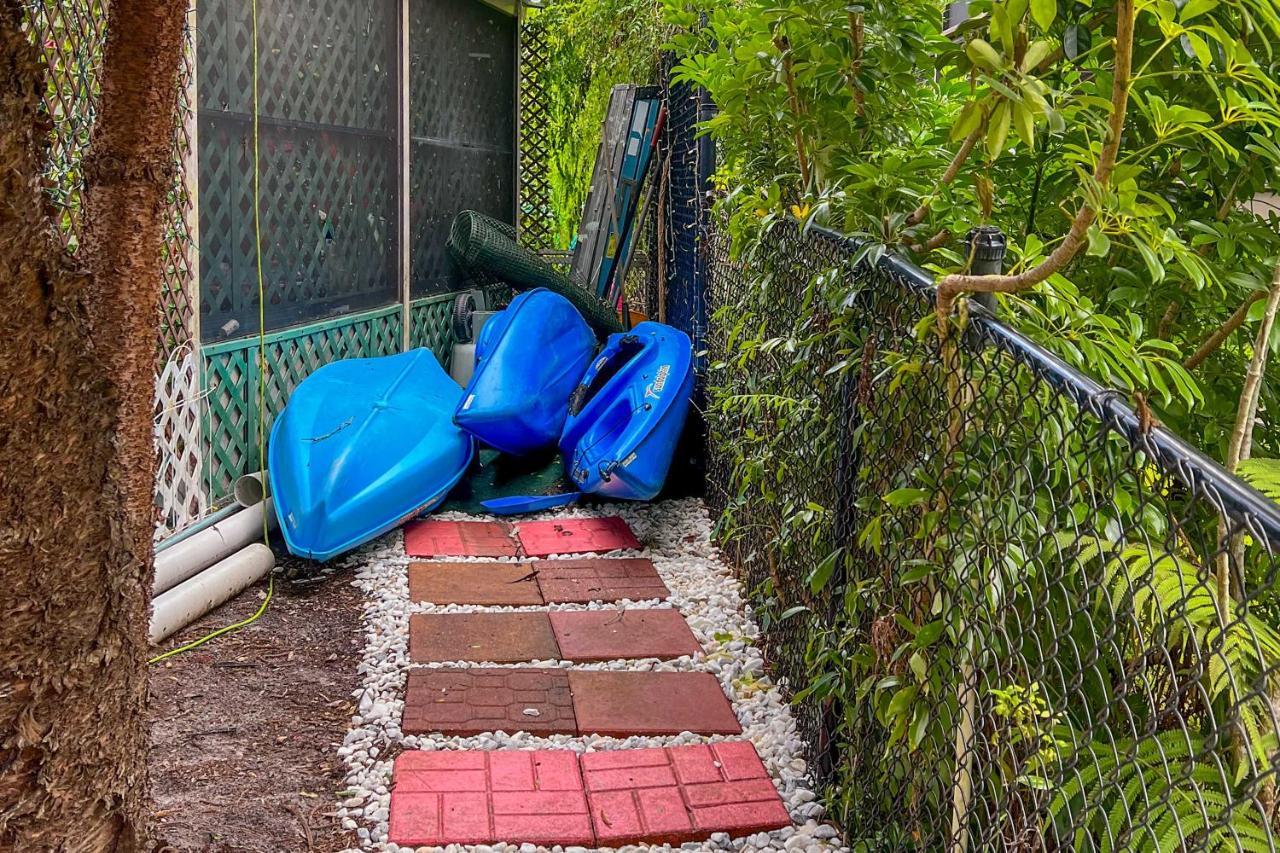 Pams Mermaid House With Riverfront Yard And Lanai! Daire Weeki Wachee Dış mekan fotoğraf