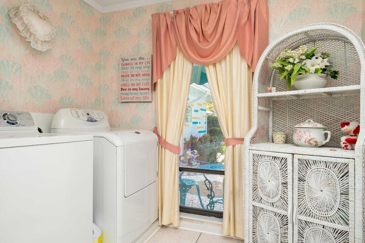 Pams Mermaid House With Riverfront Yard And Lanai! Daire Weeki Wachee Dış mekan fotoğraf